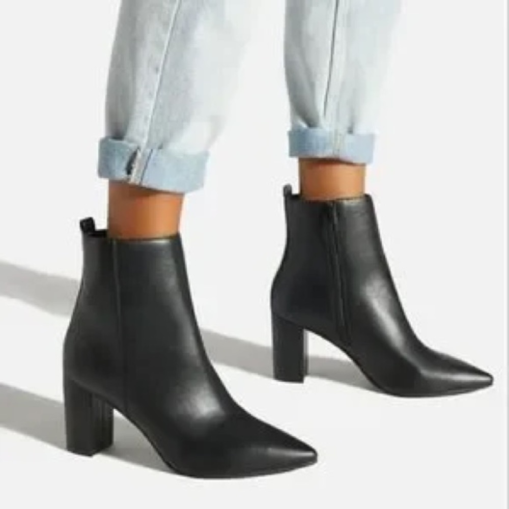 Step Up Your Style: JustFab Olyvia Chic Ankle Boots in Black! Ladies Size 9